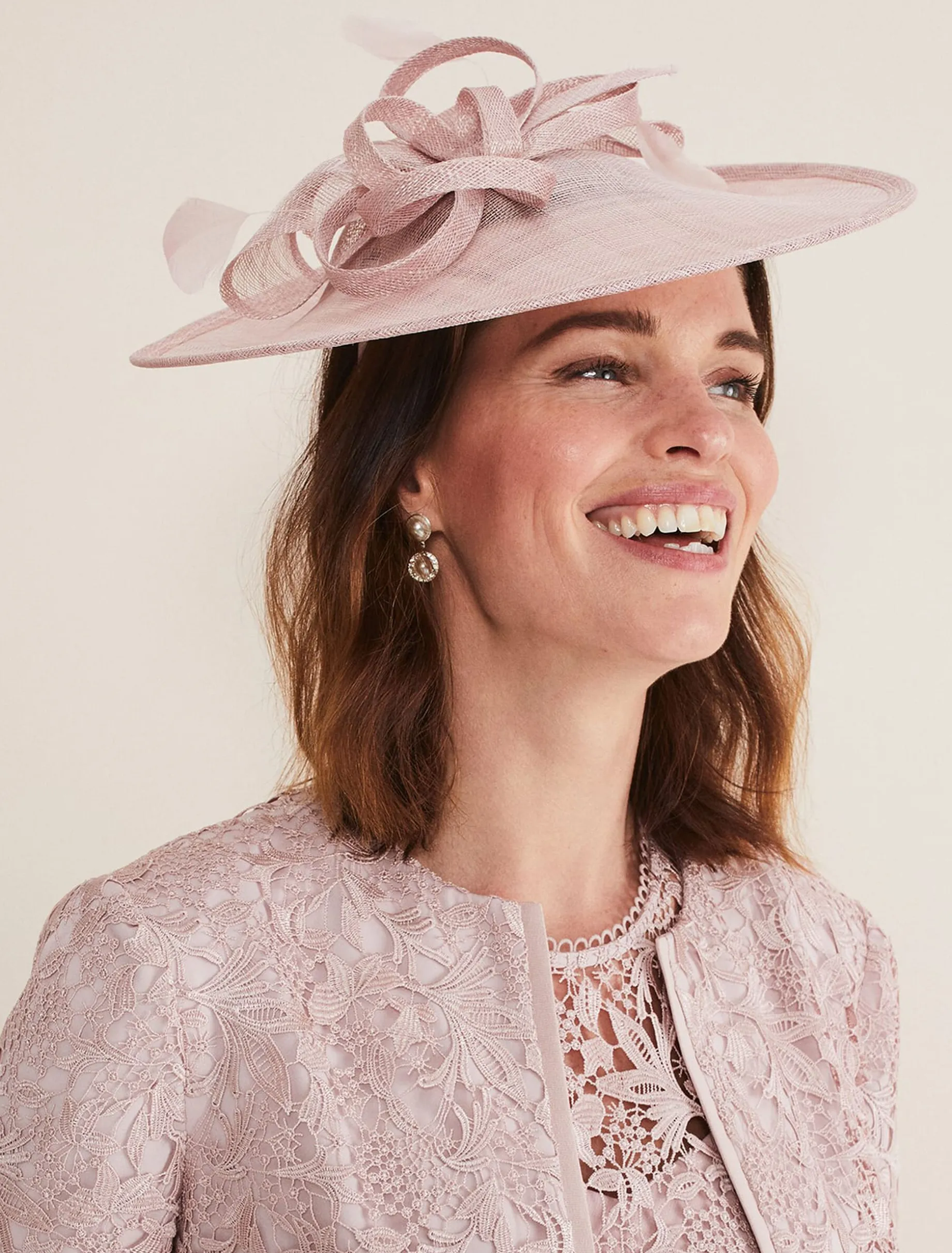 Bow And Feather Disc Fascinator