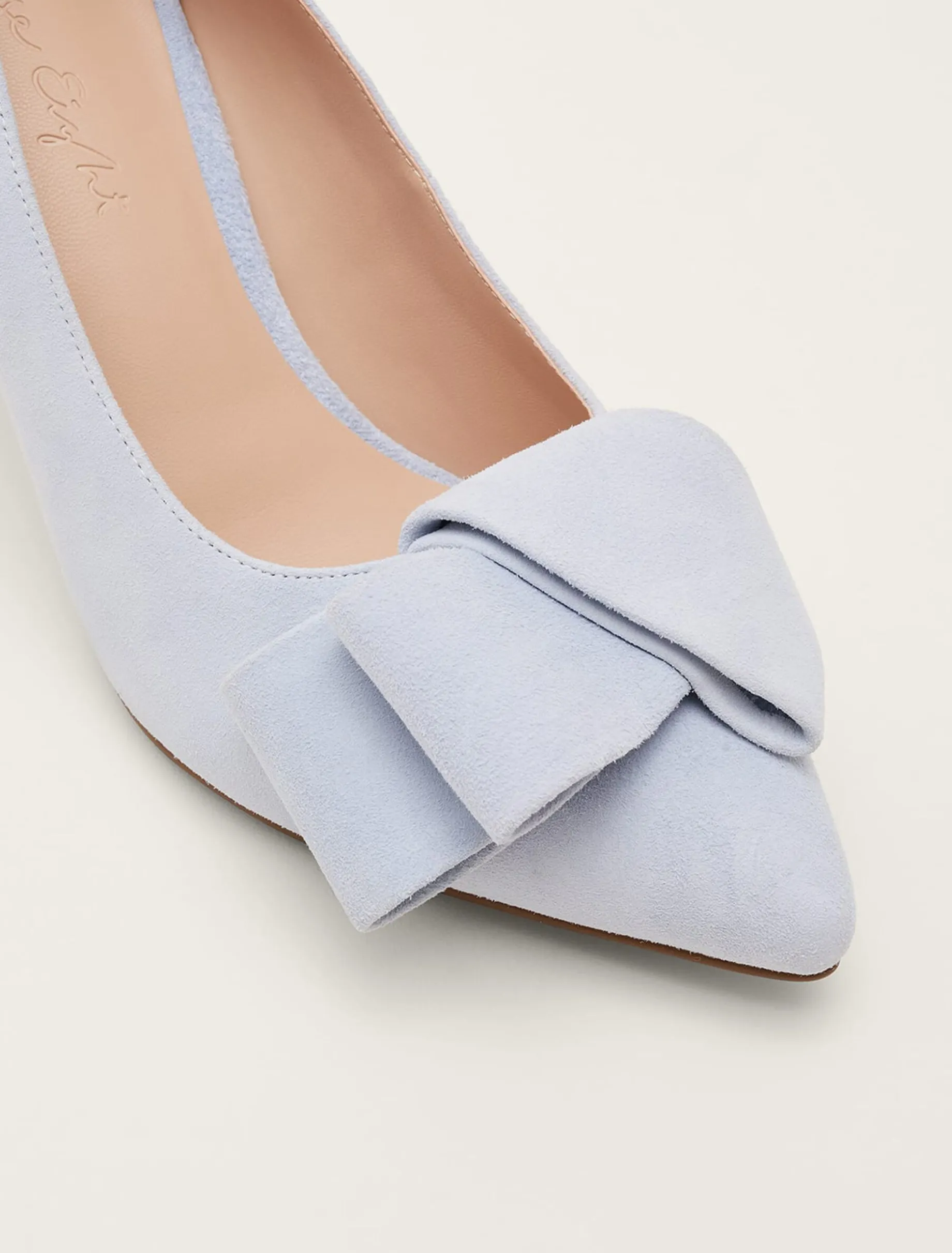 Bow Front Court Shoe