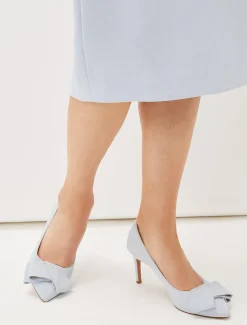 Bow Front Court Shoe