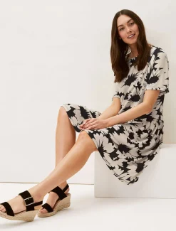 Daisy Print Swing Dress