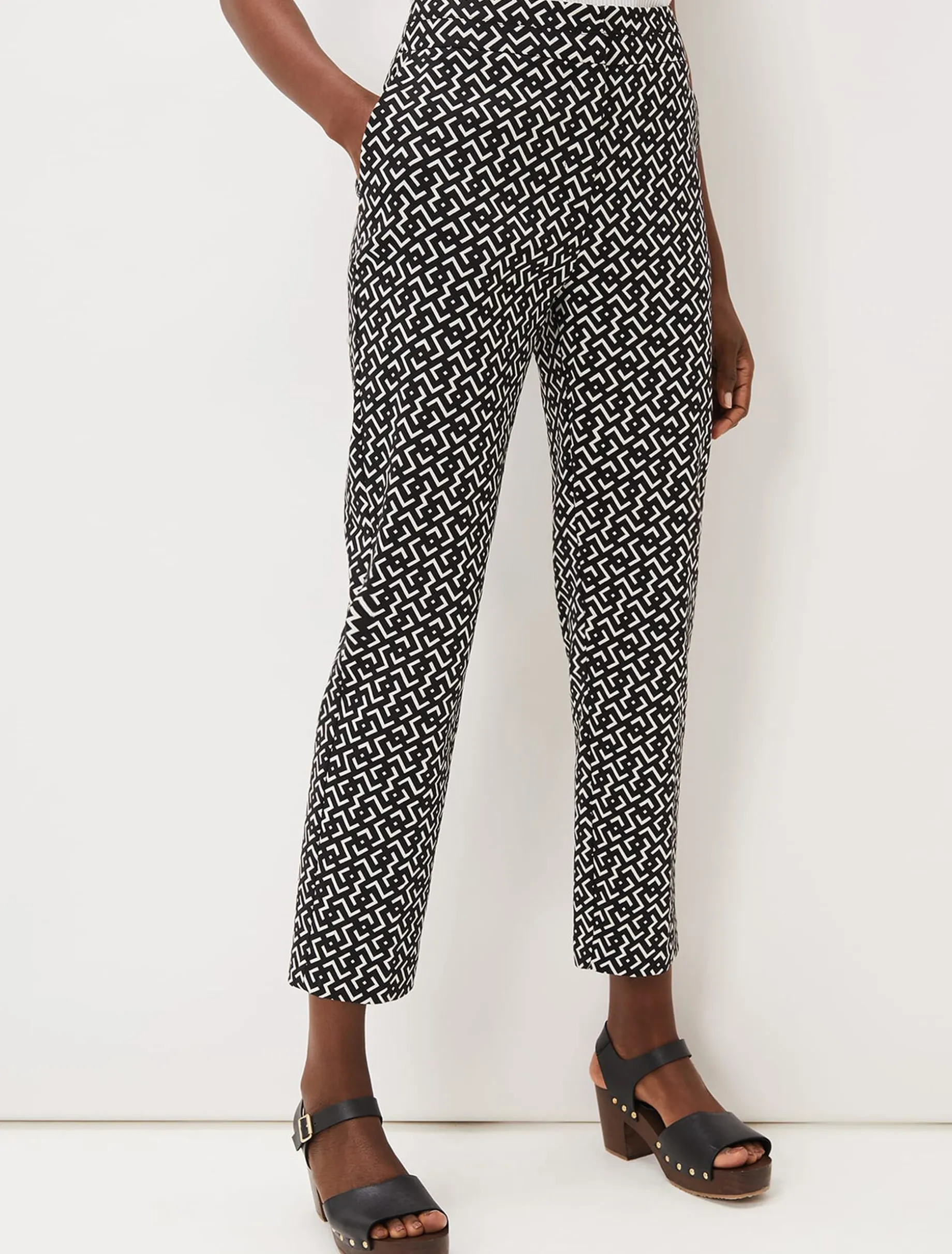 Mackenzie Geo Tapered Trouser