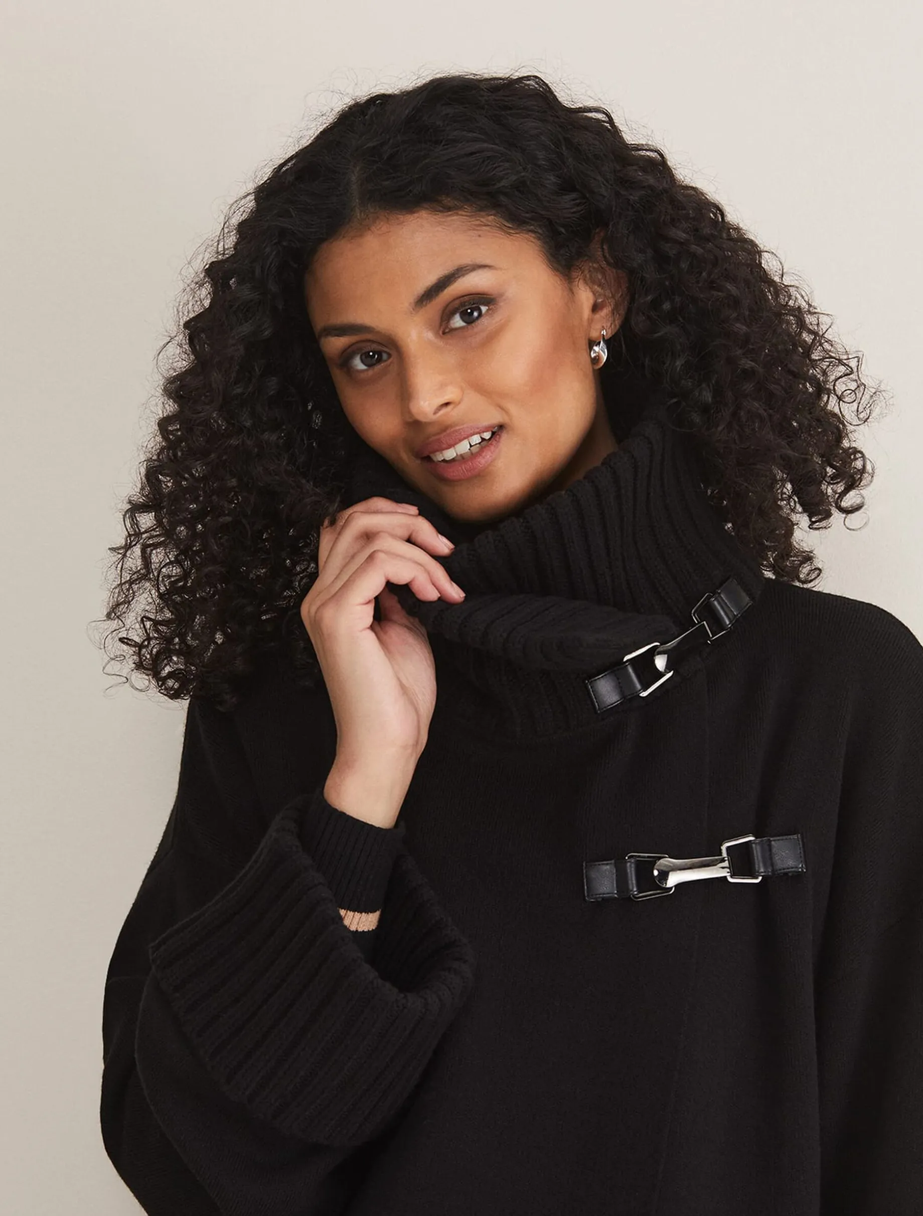 Seama Buckle Trim Knit Coat
