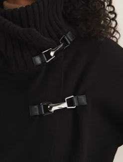 Seama Buckle Trim Knit Coat