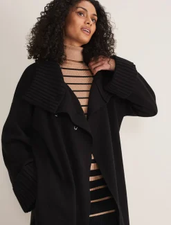 Seama Buckle Trim Knit Coat