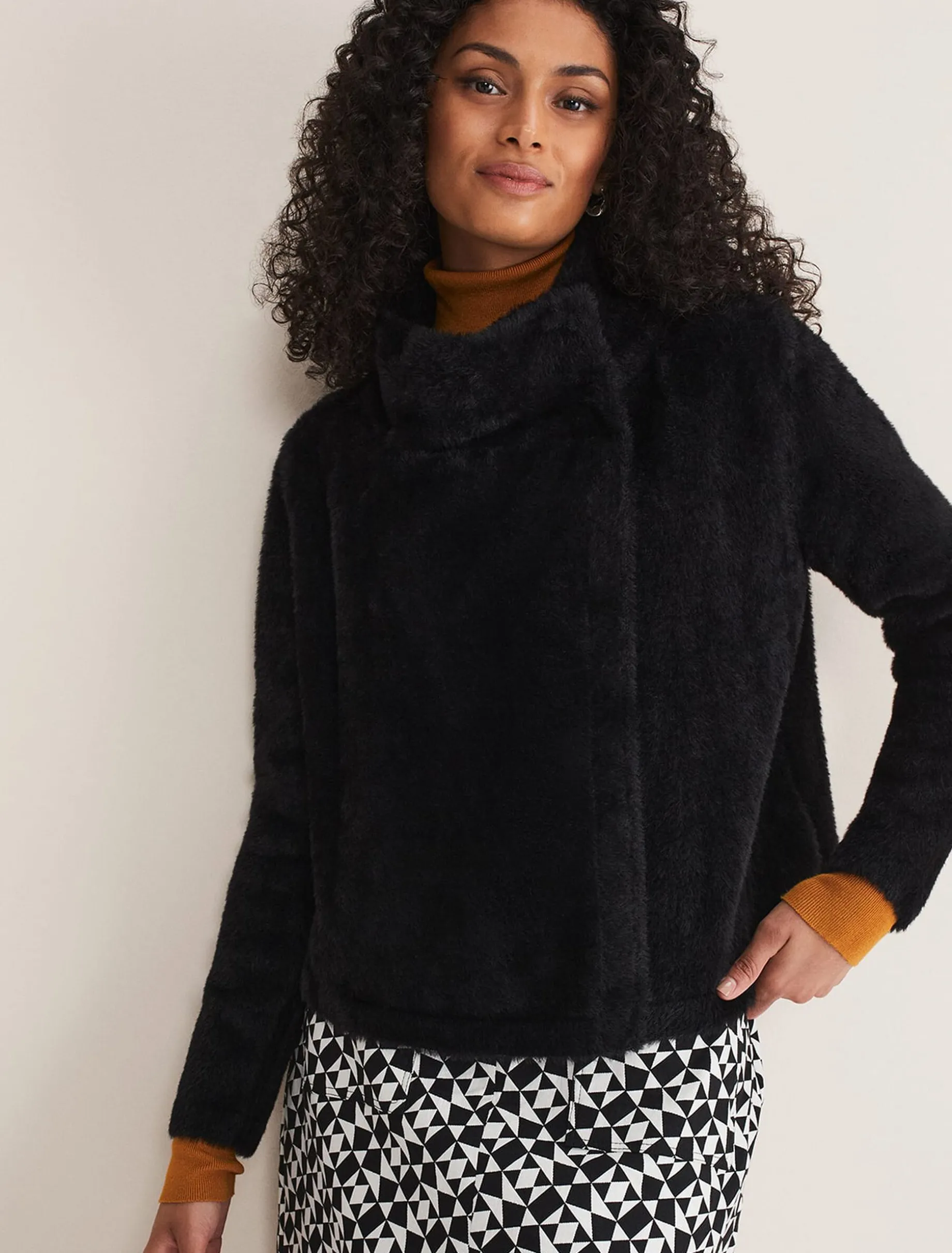 Vivenne Fluffy Short Knit Jacket