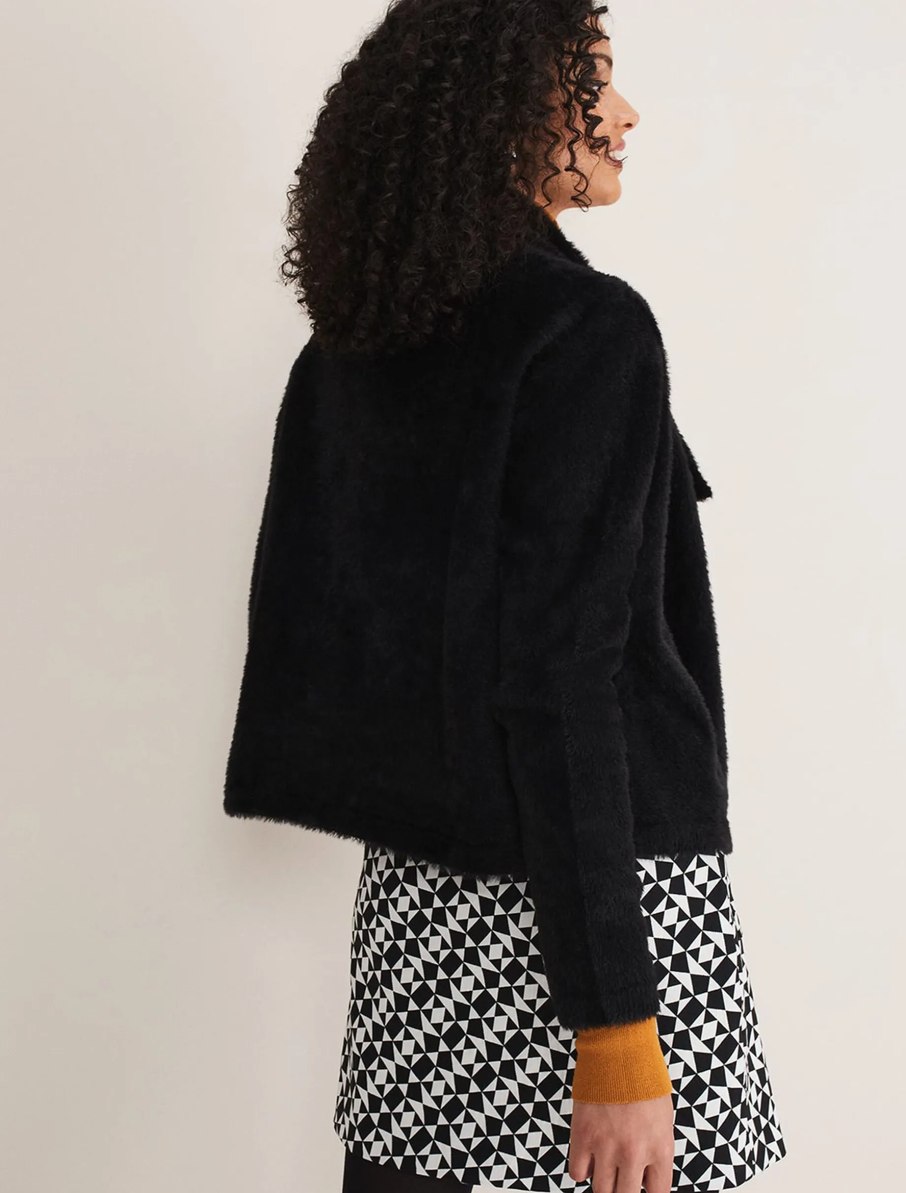 Vivenne Fluffy Short Knit Jacket