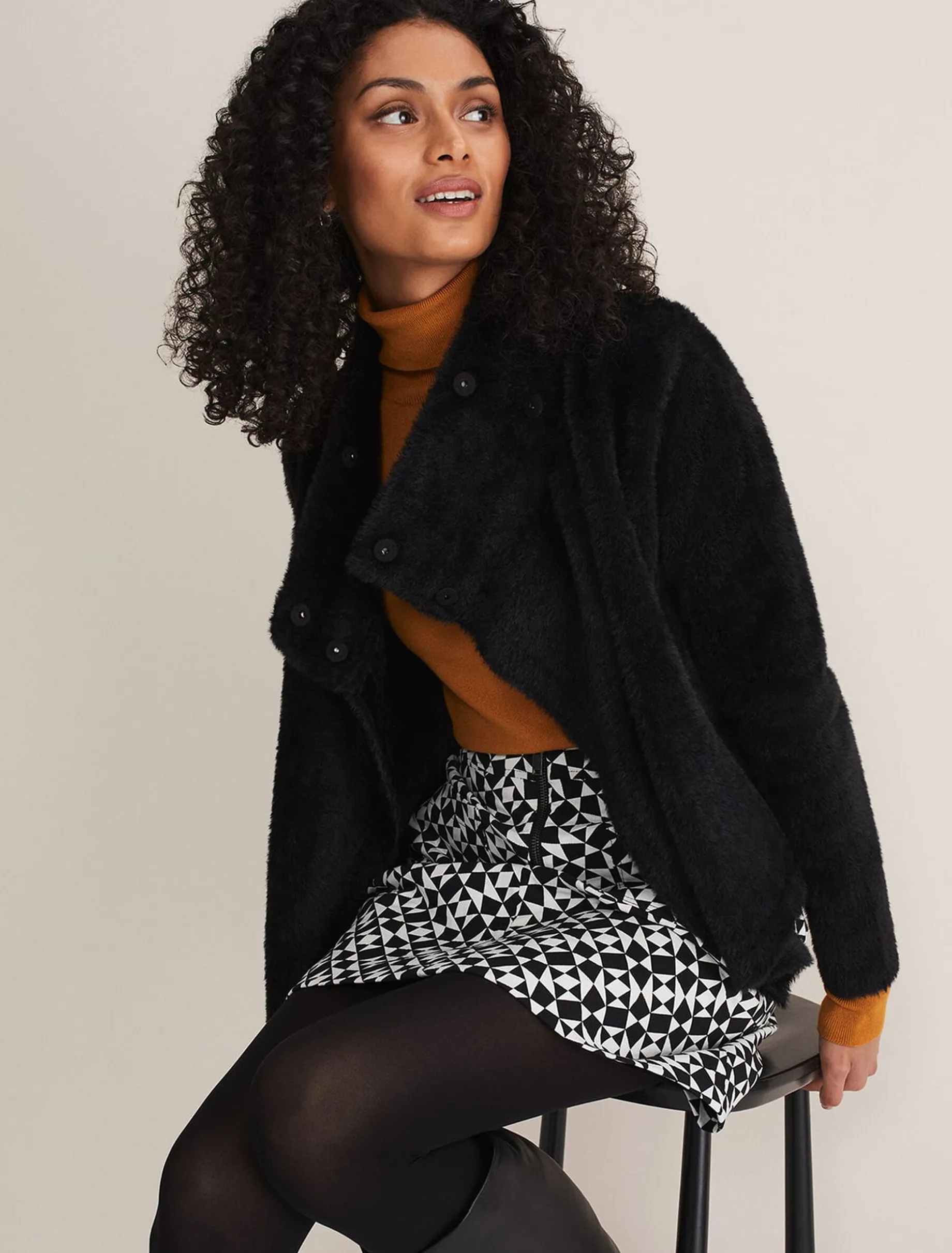 Vivenne Fluffy Short Knit Jacket